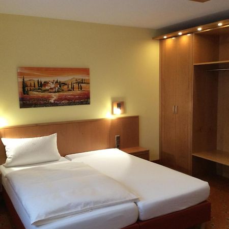 Landhotel Heiner Meyer Wahrenholz Стая снимка